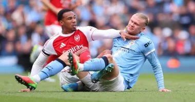 مانشستر سيتي يقترب بفارق ثلاث نقاط فقط من أرسنال في سباق قمة ترتيب الدوري الإنجليزي الممتاز