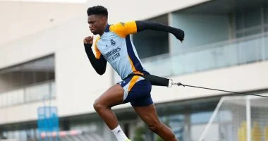 مانشستر يونايتد يضع عينه على تشواميني لتعزيز خط الوسط بعد رحيل كاسيميرو في الميركاتو الصيفي المقبل