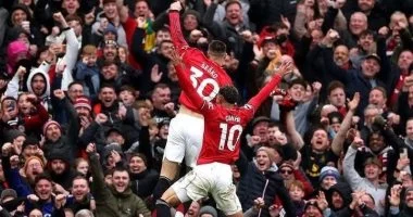 مباريات اليوم تشهد مواجهة مثيرة بين مانشستر يونايتد وليدز بينما يلتقي الهلال مع السد في قمة الجولة