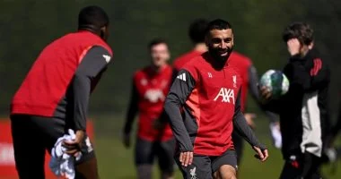 محمد صلاح يظهر بابتسامة مشرقة خلال تدريبات ليفربول استعدادا لمواجهة كريستال بالاس في الدوري الإنجليزي