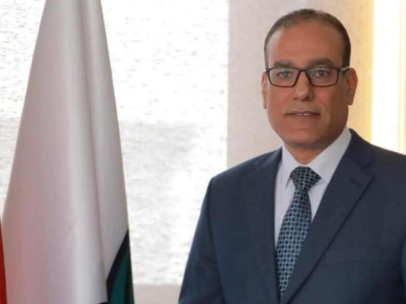 مصطفى عزام يواجه حملات التشويه والتهديدات الكلامية من منتقديه بالدعوة للتقوى والاحترام المتبادل