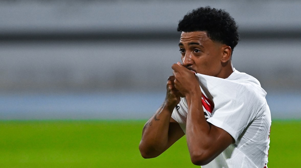 معتمد جمال يعقد جلسة مميزة مع بيزيرا قبل مباراة شباب بلوزداد للاطمئنان على استعداداته الأخيرة