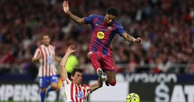 ثمانية لاعبين من أتلتيكو مدريد يواجهون خطر الغياب أمام برشلونة في مواجهة مصيرية ينتظرها الجميع