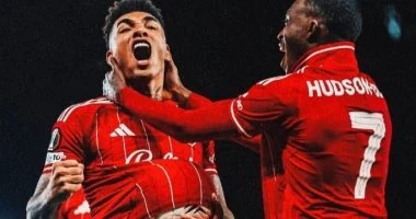 نستطيع أن نلاحظ تقدما ملحوظا لنادي نوتينجهام فورست بعد هدف وطرد بورتو في الشوط الأول من المباراة