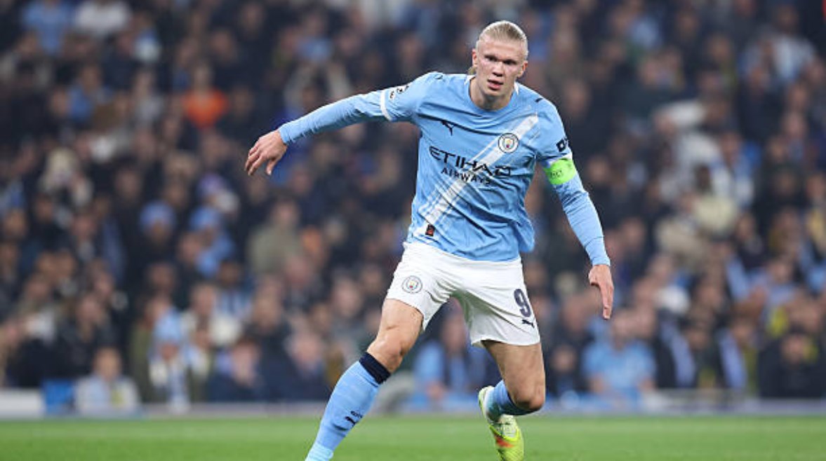 هالاند يخرج عن النص في احتفاله المثير بعد إسقاط أرسنال ويطلق عبارته الجريئة عن كانافارو اللعين