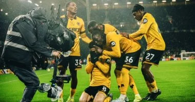 ولفرهامبتون يسجل أولى خطوات الهبوط الرسمي من الدوري الإنجليزي الممتاز إلى دوري التشامبيونشيب بعد موسم صعب