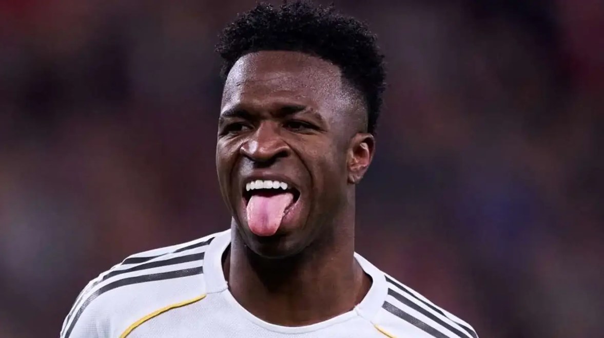 يويفا يفرض عقوبات على نجم بنفيكا بعد الجدل الذي أثارته أزمة فينيسيوس جونيور في الملاعب الأوروبية