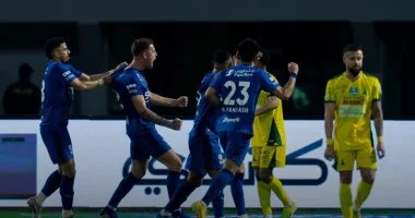 التعادل يحسم الشوط الأول بين الخليج والهلال في الدوري السعودي بعد مباراة حماسية انتهت 1-1 فيديو يوضح الأحداث