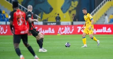تعاون يحافظ على آماله في الدوري السعودي بتعادل مثير أمام الرياض في مباراة شهدت لحظات مثيرة وأداء مذهل