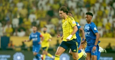 سيماكان يسجل هدف التقدم للنصر في إياب القمة المثيرة أمام الهلال في صراع الدوري السعودي