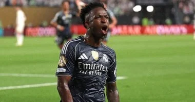 فينيسيوس يكتب اسمه بين أساطير ريال مدريد برقم تاريخي جديد في مواجهة إسبانيول المثير