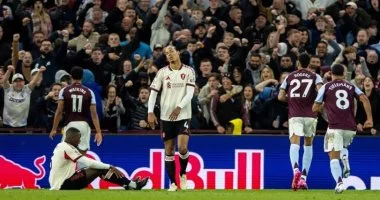 ليفربول يتعرض لخسارة قاسية بأربعة أهداف مقابل هدف أمام أستون فيلا مع تألق محمد صلاح في الدوري الإنجليزي