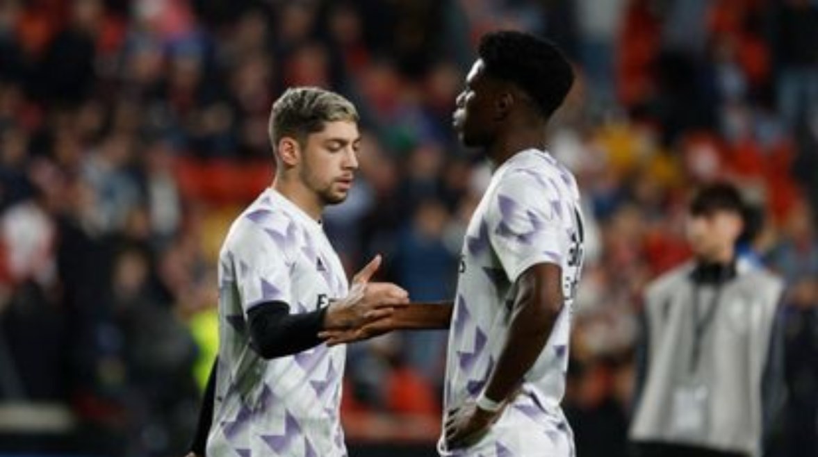 نجم ريال مدريد يكسر صمته ويعبر عن رفضه لما حدث في غرفة الملابس وسط خلافات الفريق الأخيرة
